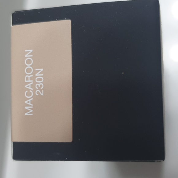 BNIB HUDA #fauxfilter foundation 35 mL colour Macaroon 2… - Picture 2 of 5